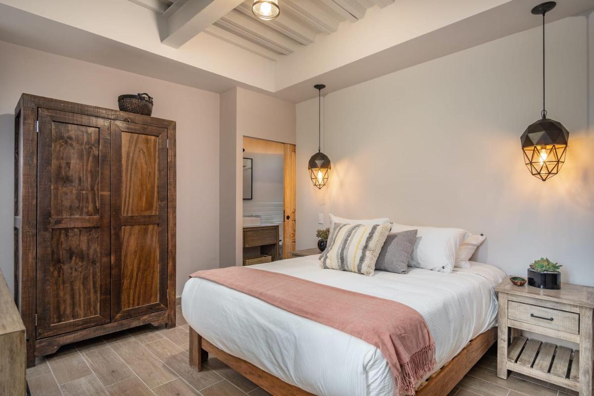 Best Location - New, Upscale, Modern Comfort - Housity