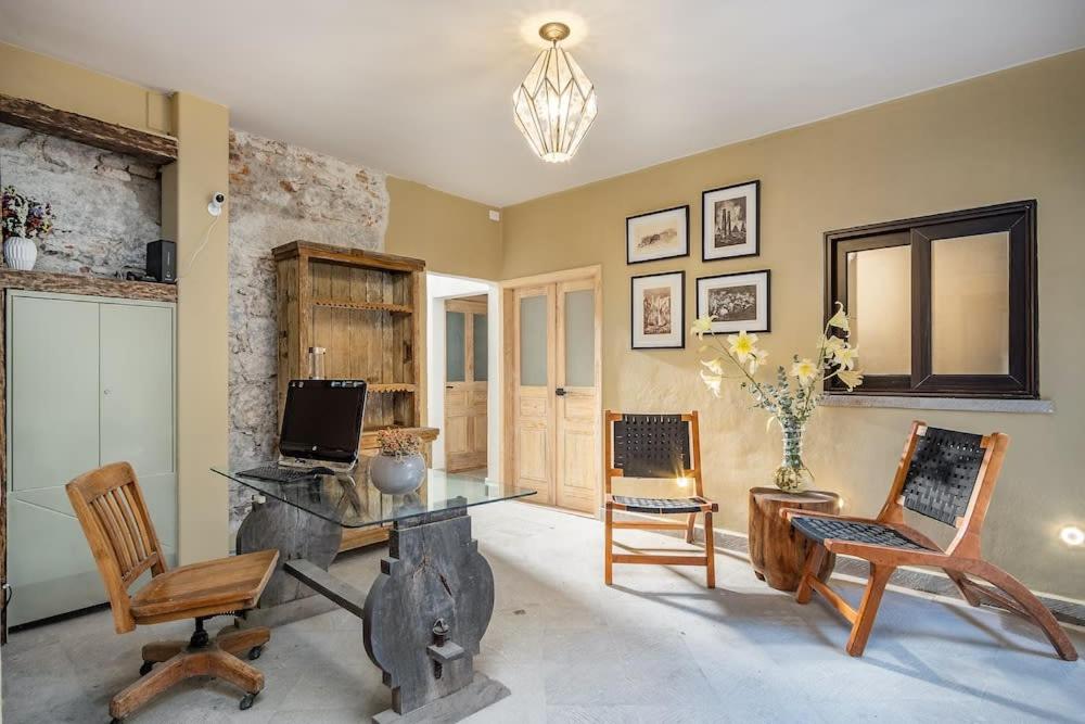 Best Location - New, Upscale, Modern Comfort - Housity