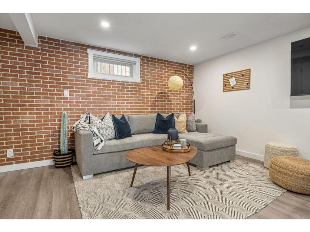 Yellow Brick Road I 65 TV I Close 2 Chinook Mall - Housity