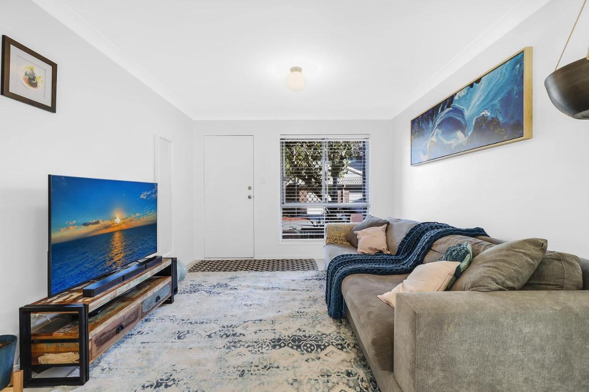 Peaceful & Modern 3 Bedroom Home Perfect For The Family - Housity