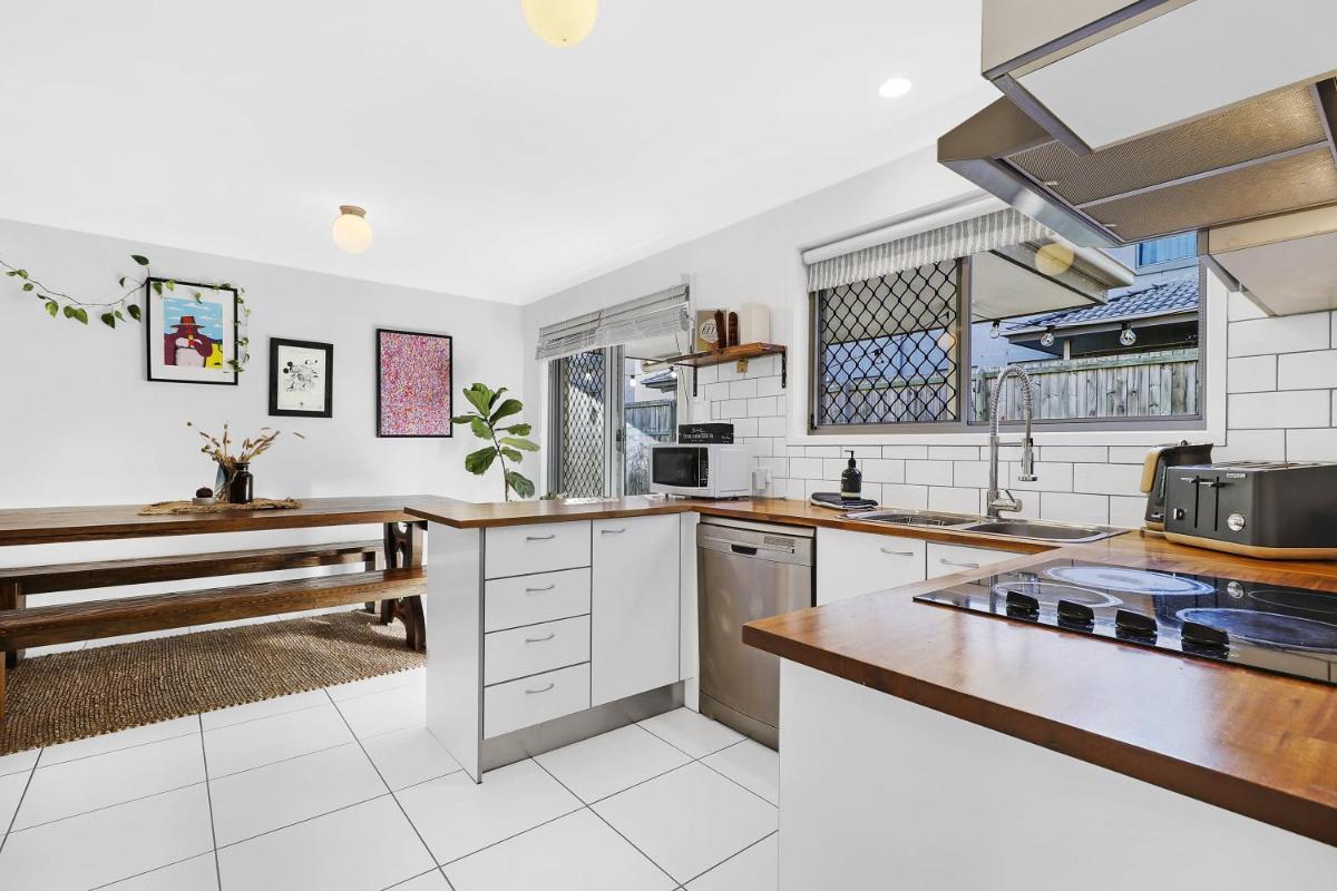 Peaceful & Modern 3 Bedroom Home Perfect For The Family - Housity