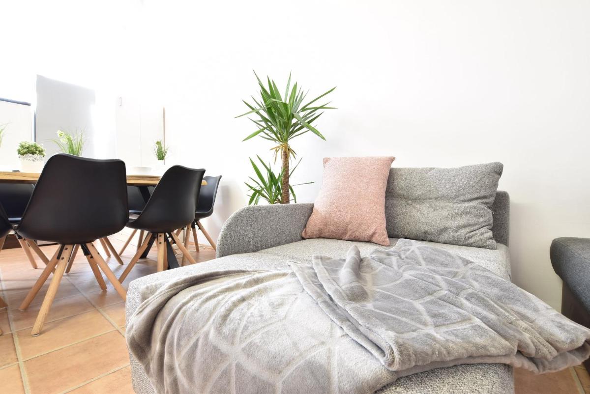 Big Wilten Apartment with free parking- Central and Peaceful - Hizvo