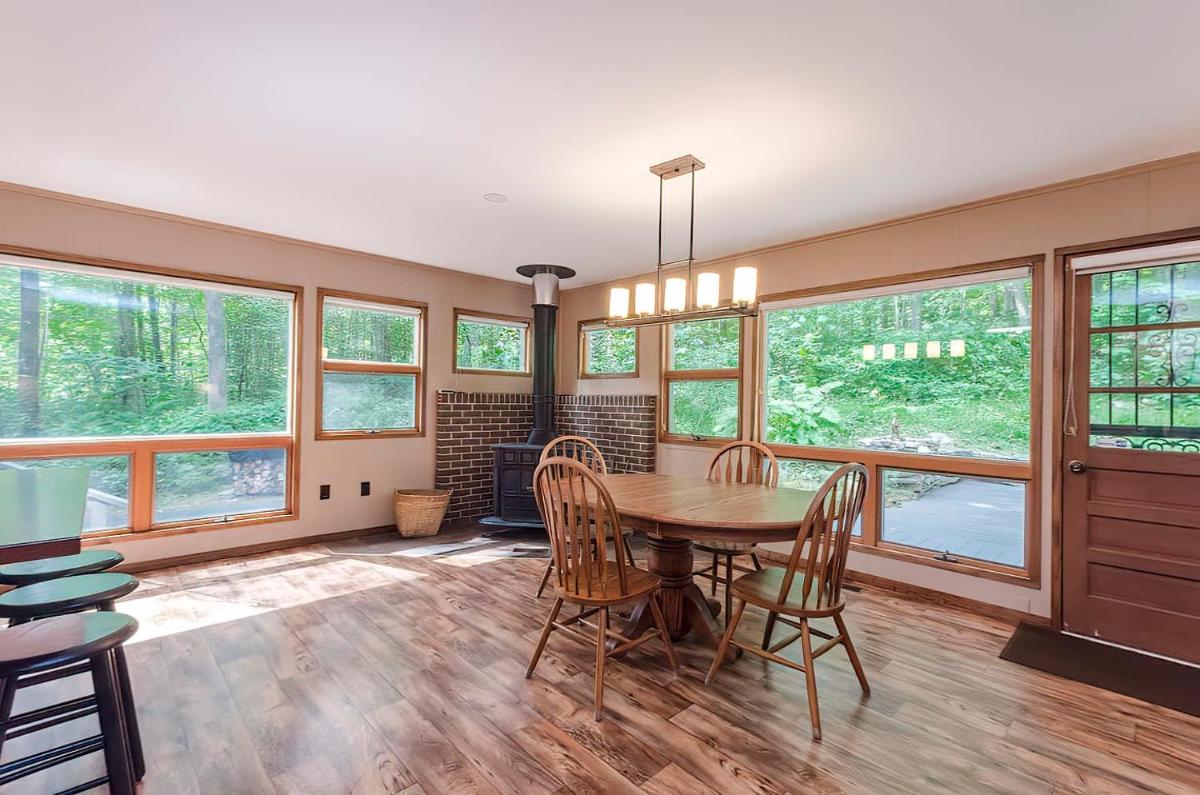 Secluded Oasis w Hot Tub, Screened-in Porch, WiFi! - Housity
