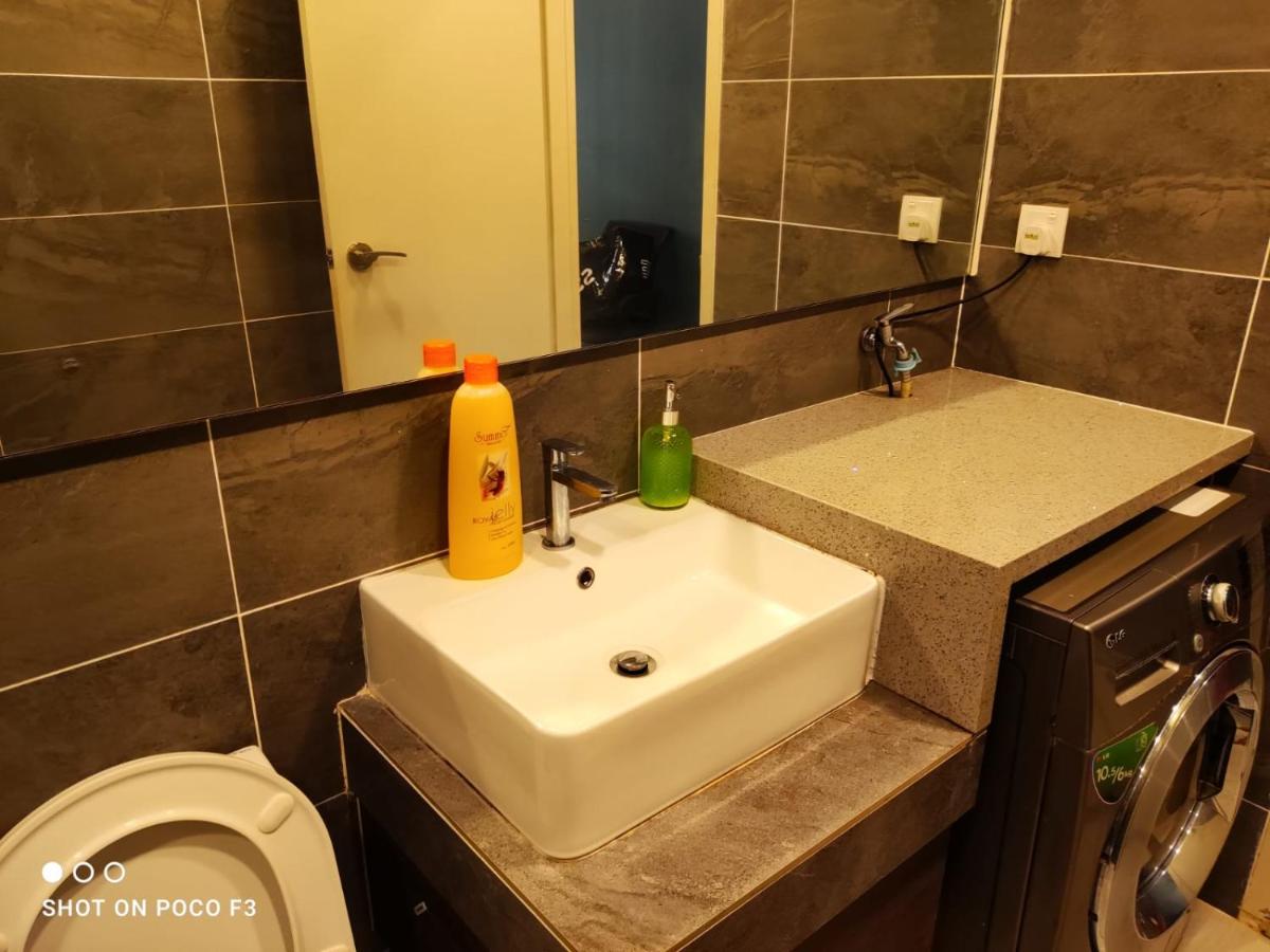 Cozy Studio unit,Cyberjaya,Wifi, Netflix,Free parking - Housity