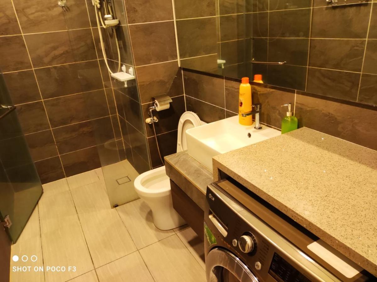 Cozy Studio unit,Cyberjaya,Wifi, Netflix,Free parking - Housity