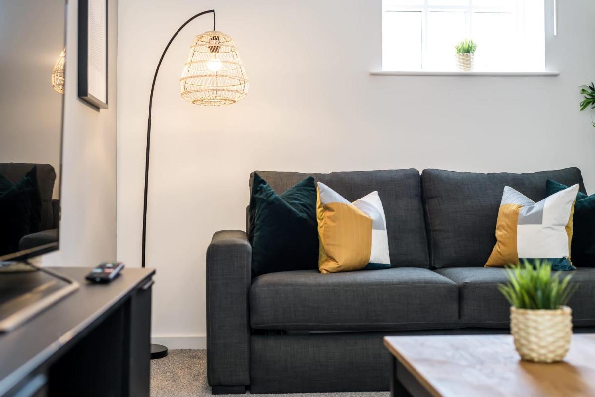 Host & Stay - The Roscoe Carriage House - Housity