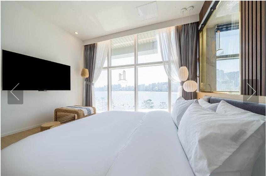De Homme Hotel - Housity