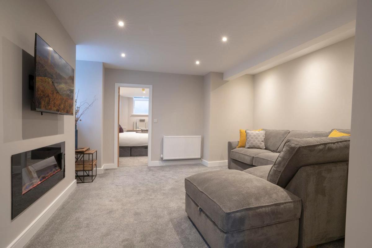 Suitetrails - The Hideaway with Cosy Fireplace by LetMeStay