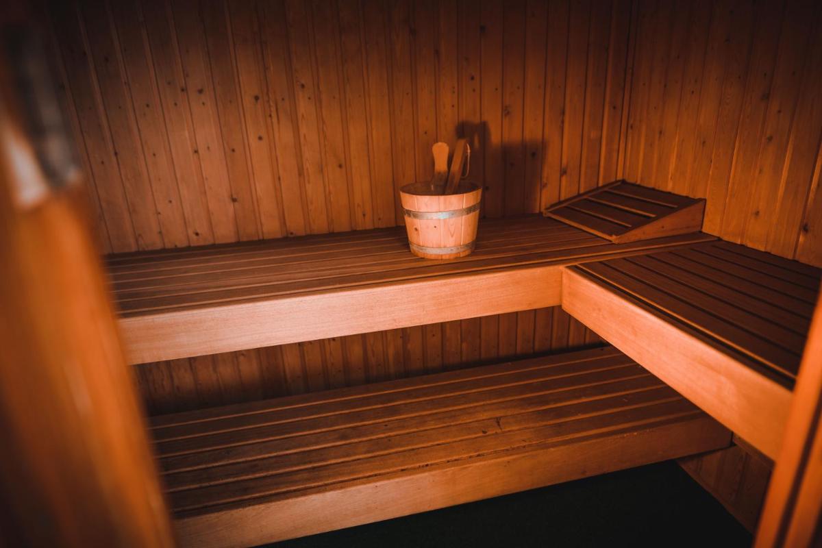 Luxe vakantiehuis in het bos met jacuzzi en sauna - Housity