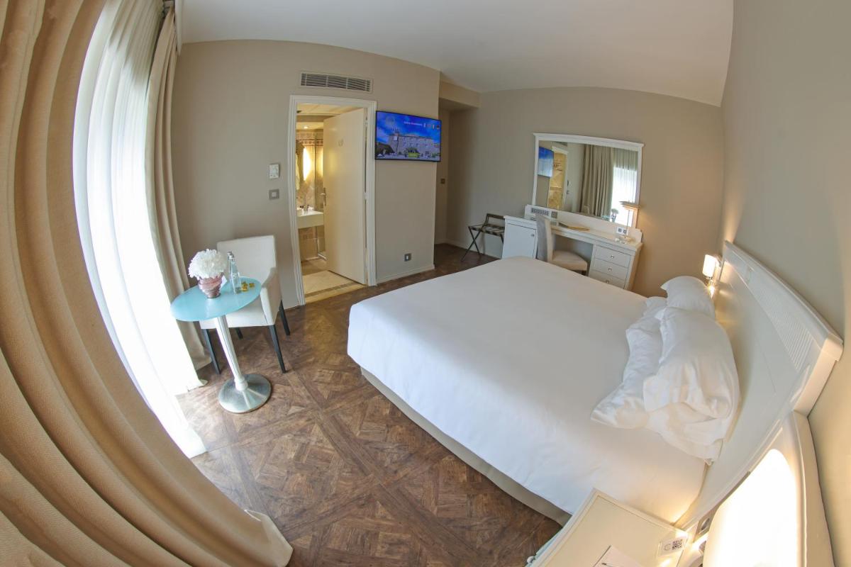 Un ou plusieurs lits dans un hébergement de l'établissement Hôtel L'Abbaye