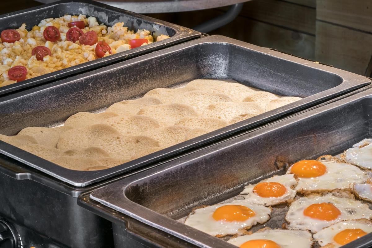 Comida en o cerca de este hotel