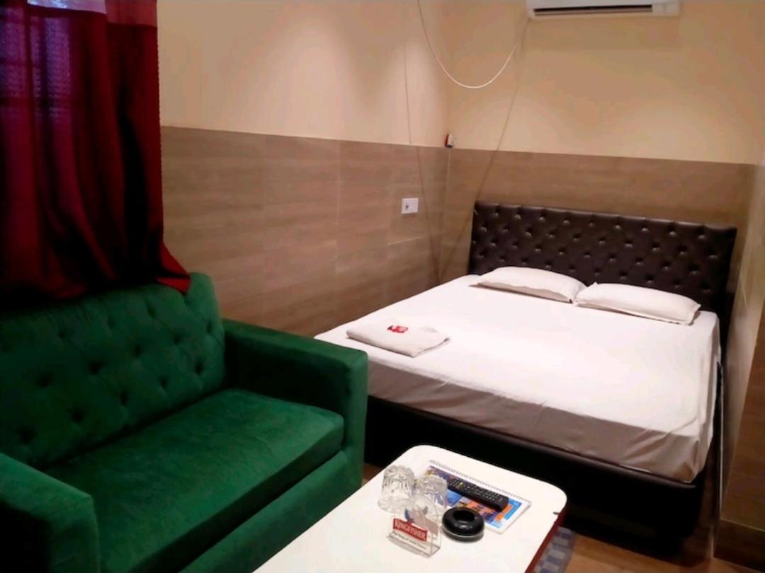 Hotel Moon Light - Housity
