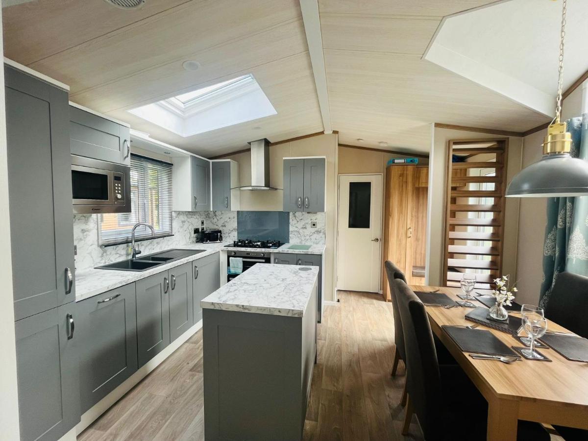 Coopers Corner, Lodge with Hot Tub - Housity