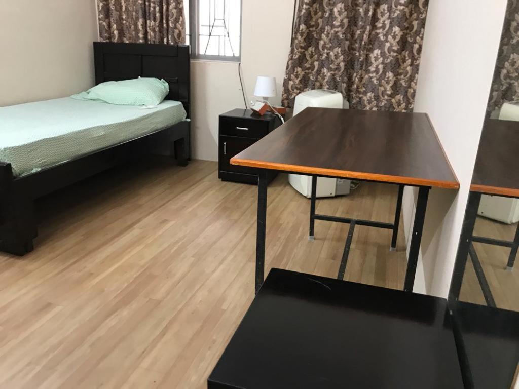Suitetrails - Visitors Lounge by MMG - Furnished Flat 3BHK - Road 12 Banjara Hills