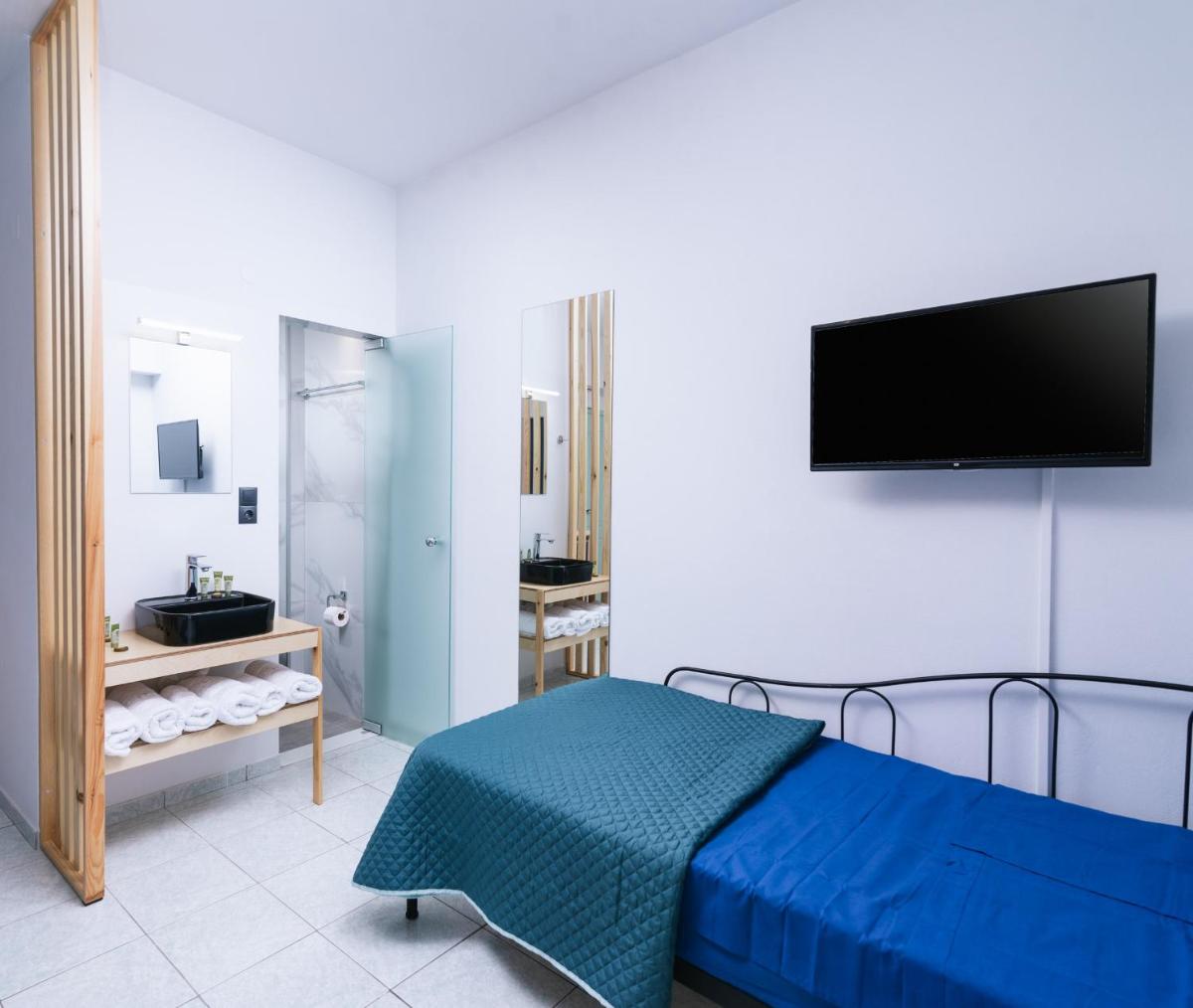 Alcyone Studios and Apartments - Housity