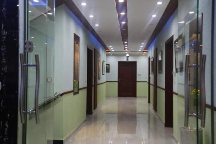 POOL & PARK RESORTS - Housity