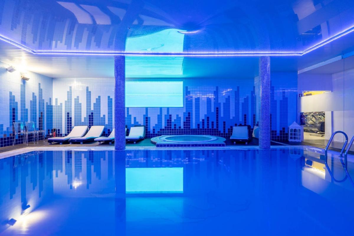 A piscina em ou perto de Hotel de Ilhavo Plaza & Spa