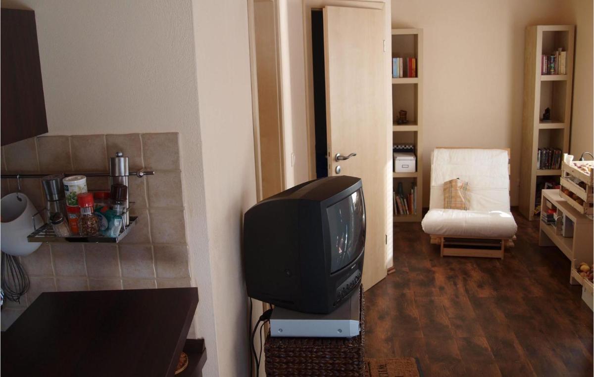 1 Bedroom Cozy Home In Neeberg - Housity