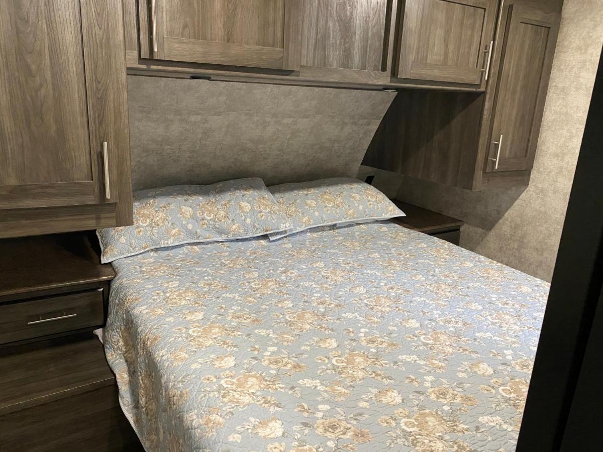 Whispering Oaks II - Housity
