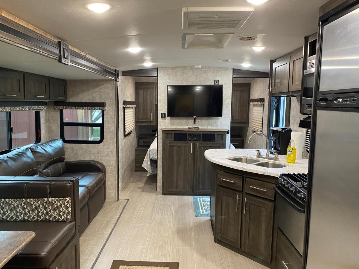 Whispering Oaks II - Housity
