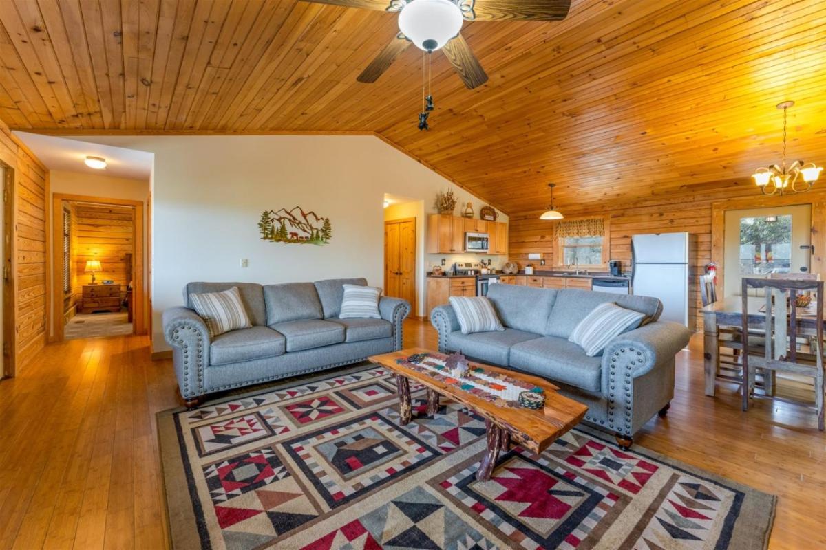 Bearadise Log Cabin - Housity