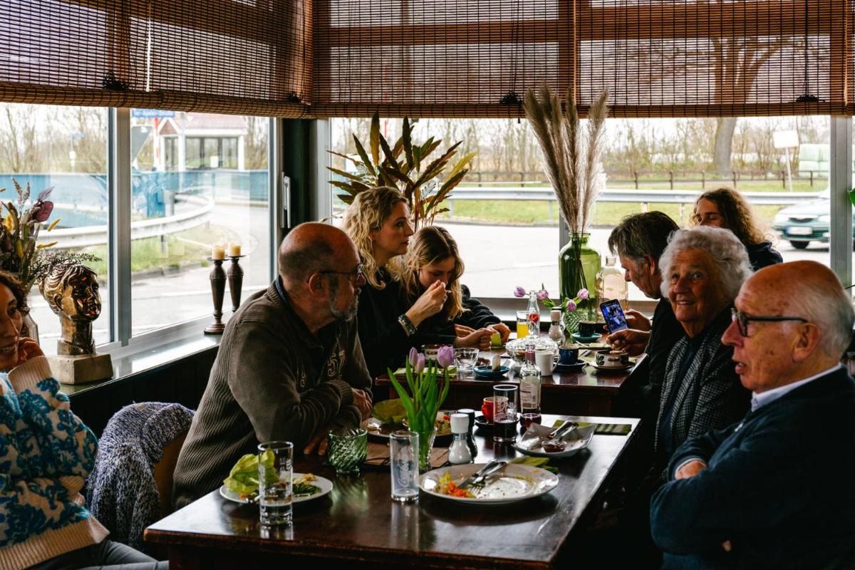 ZOLLHOES Zoek de grens op! - Housity