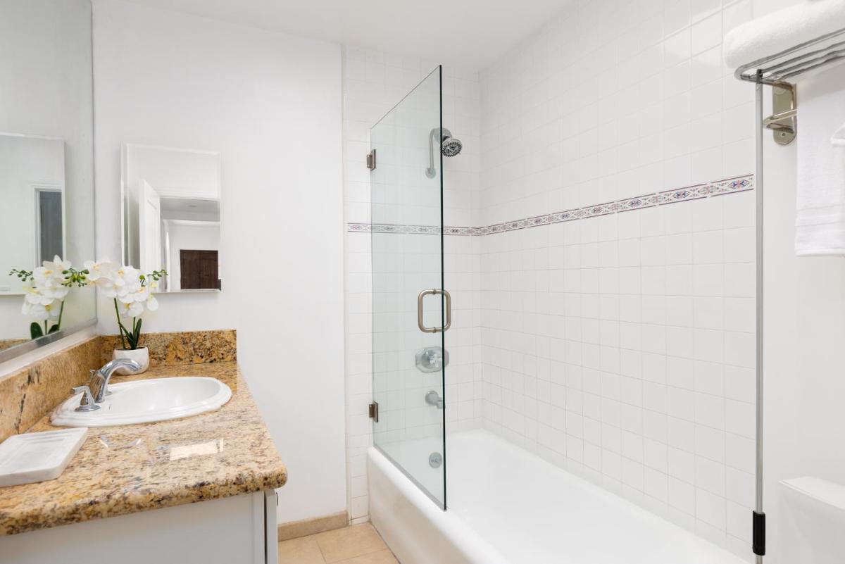 Suitetrails - 2 Bdrm in Santa Monica with Beautiful Front Yard