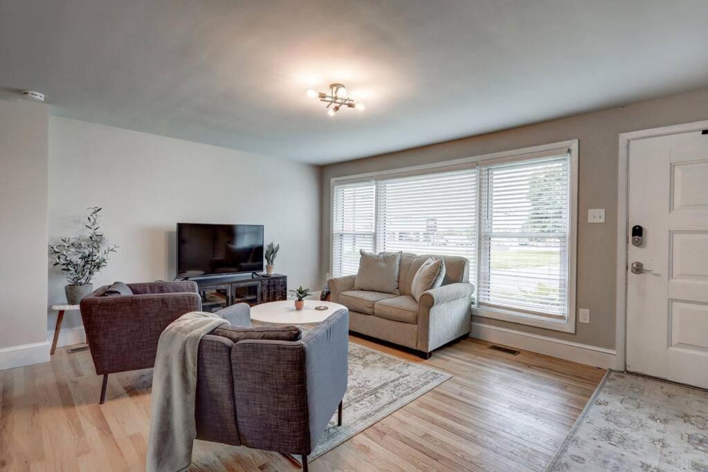 New cozy home near Outlets & Amish Country - Housity