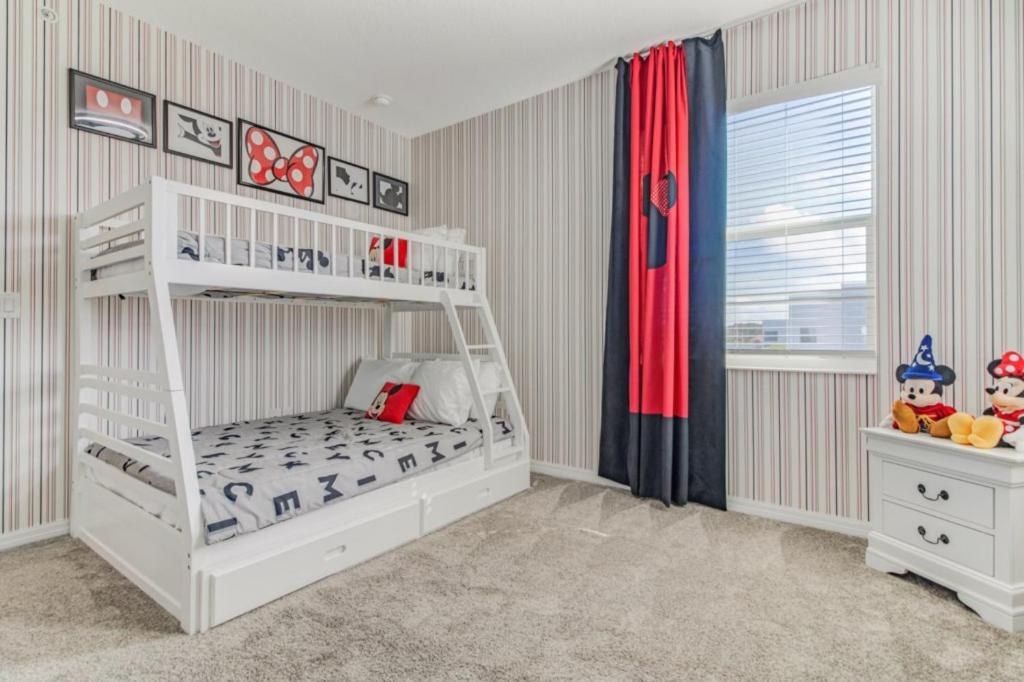 Storey Lake 3111 IHR 1059 - Housity