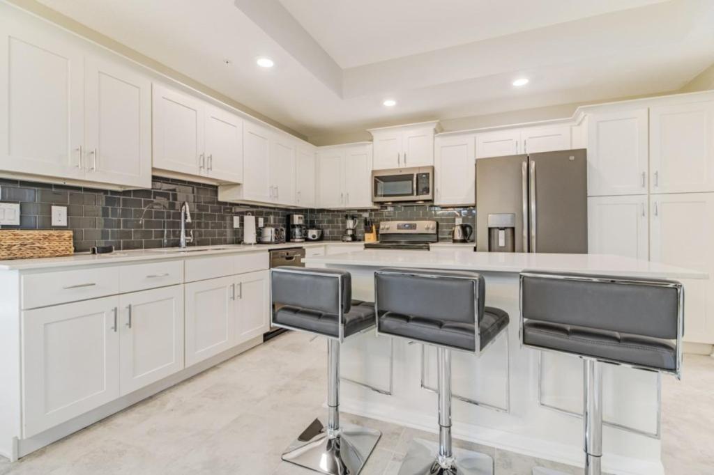 Storey Lake 3111 IHR 1059 - Housity
