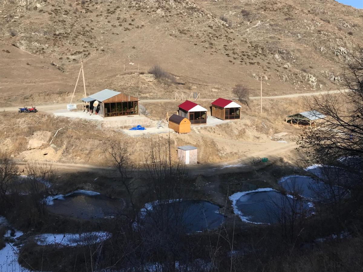 Աշխարհից հեռու Далеко от мира - Housity