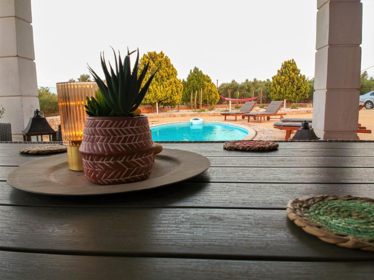 Grey Haven Luxury Villa - Housity