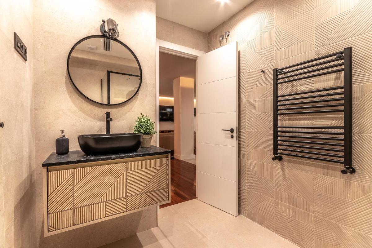 New! Lovely 4-Bedroom Loft in Bilbao - Housity