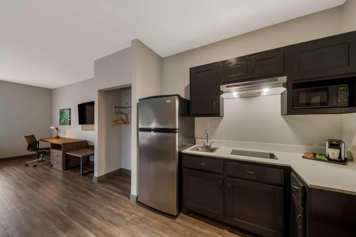 Best Western Plus Bowie Inn & Suites - Housity