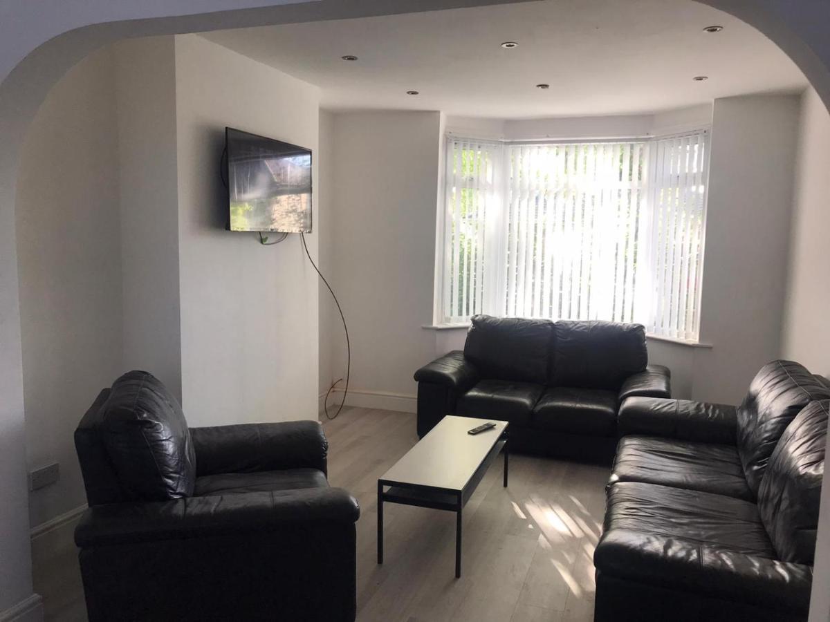3 BEDROOM HOUSE IN A GREAT LOCATION - Housity