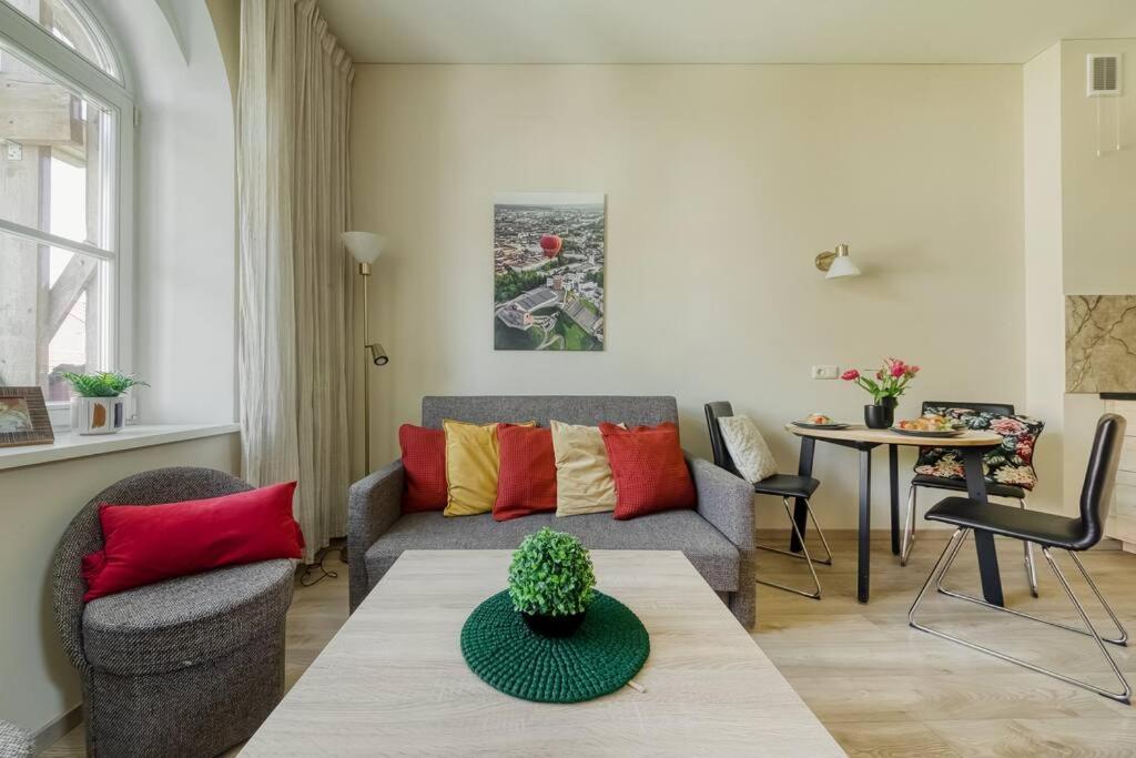 Suitetrails - Old Town Apartment