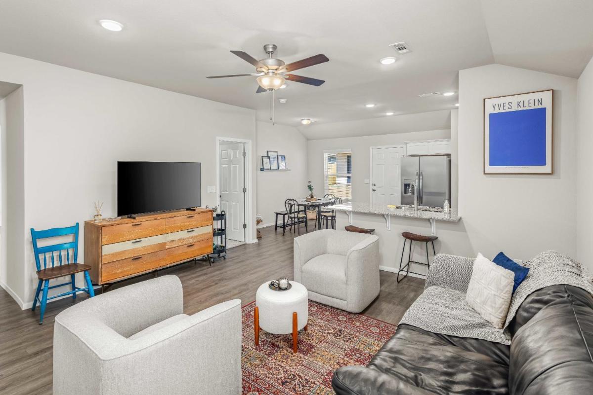 Starling House - Kid-Friendly Home Near Campus - Housity