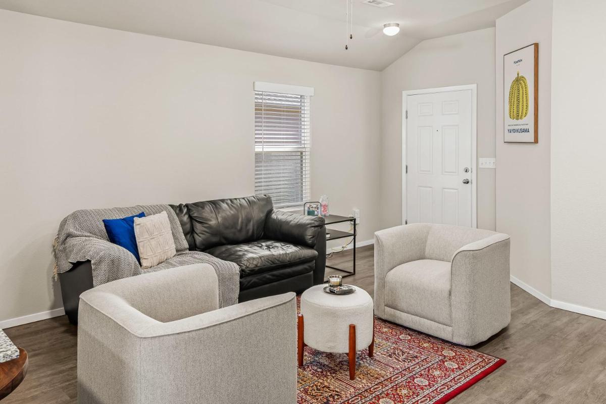 Starling House - Kid-Friendly Home Near Campus - Housity