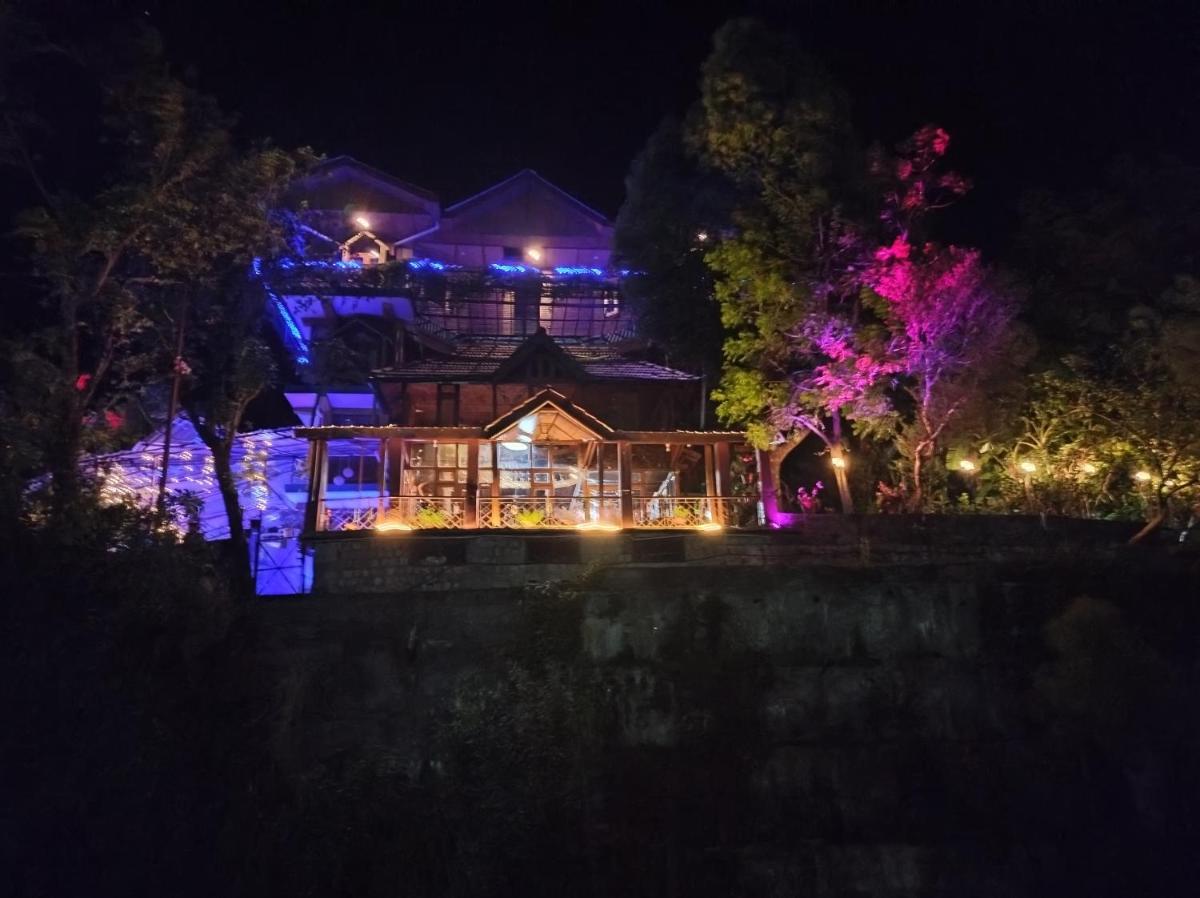 Murious Riverdale Resort - Housity