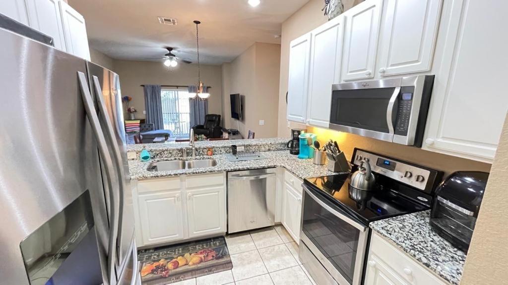 Beautiful 3 Bedroom Apartment minutes from Disney! - Housity