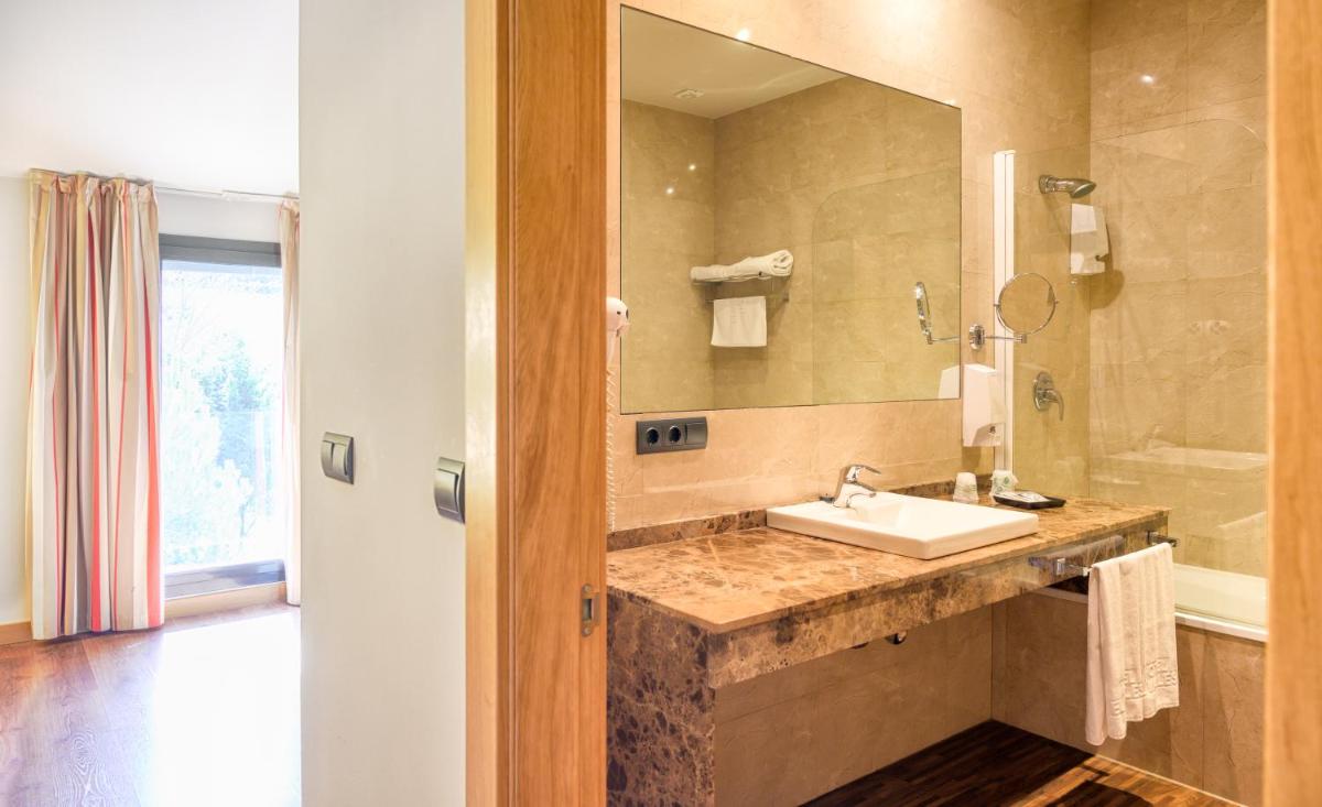 Hotel Restaurante El Valles 4 ESTRELLAS - Housity