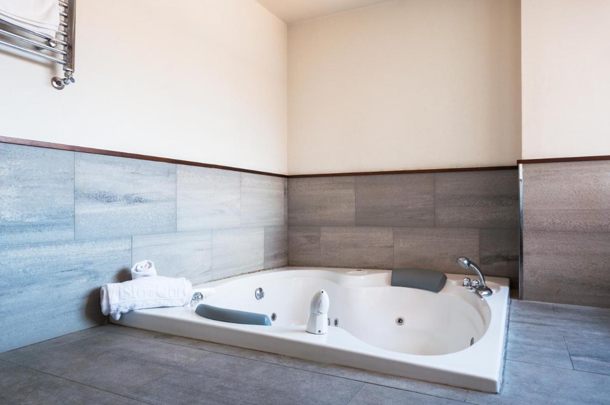 Un baño de Hotel Isla de La Garena