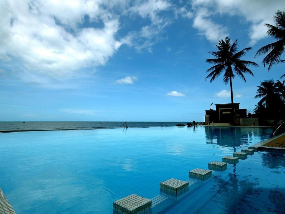 Golden Pine Beach Resort - Housity