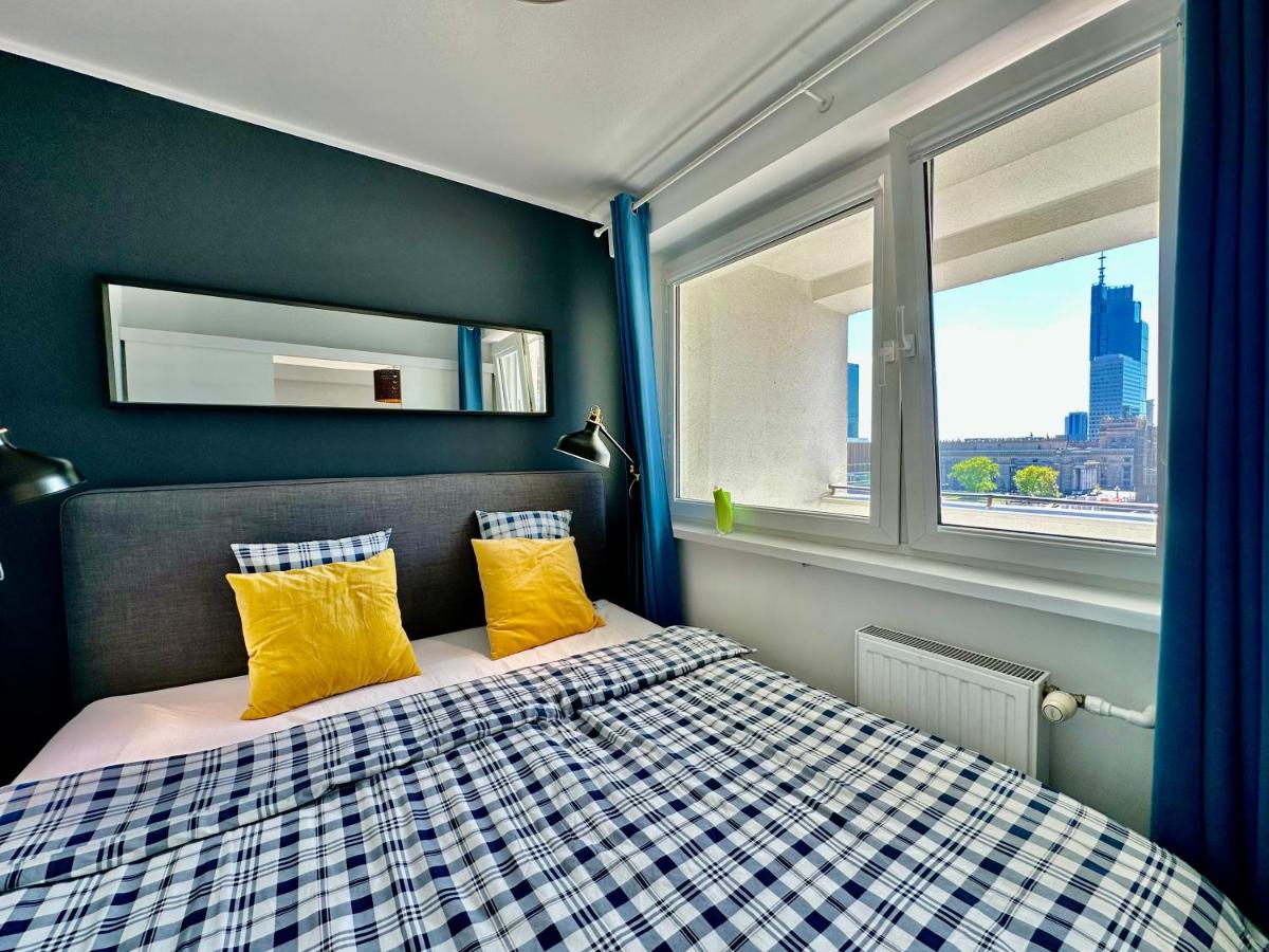 GOLD 2 King Size Bed, metro x2 free WiFi, 50'TV Netflix, HBO, AppleTV+ - Housity