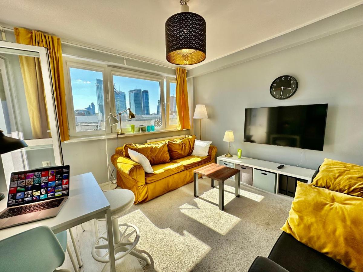 GOLD 2 King Size Bed, metro x2 free WiFi, 50'TV Netflix, HBO, AppleTV+ - Housity