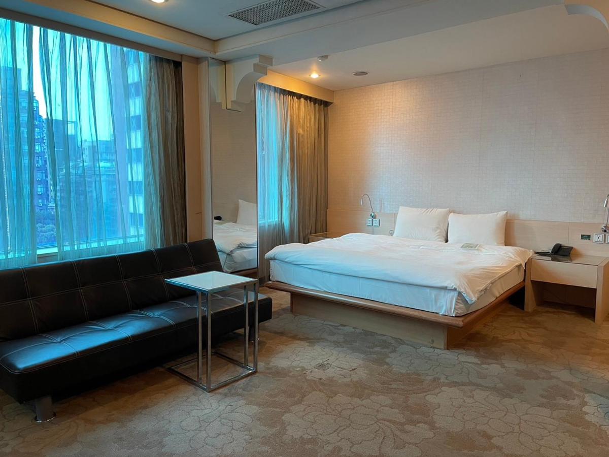 Yomi Hotel - ShuangLian MRT - Housity