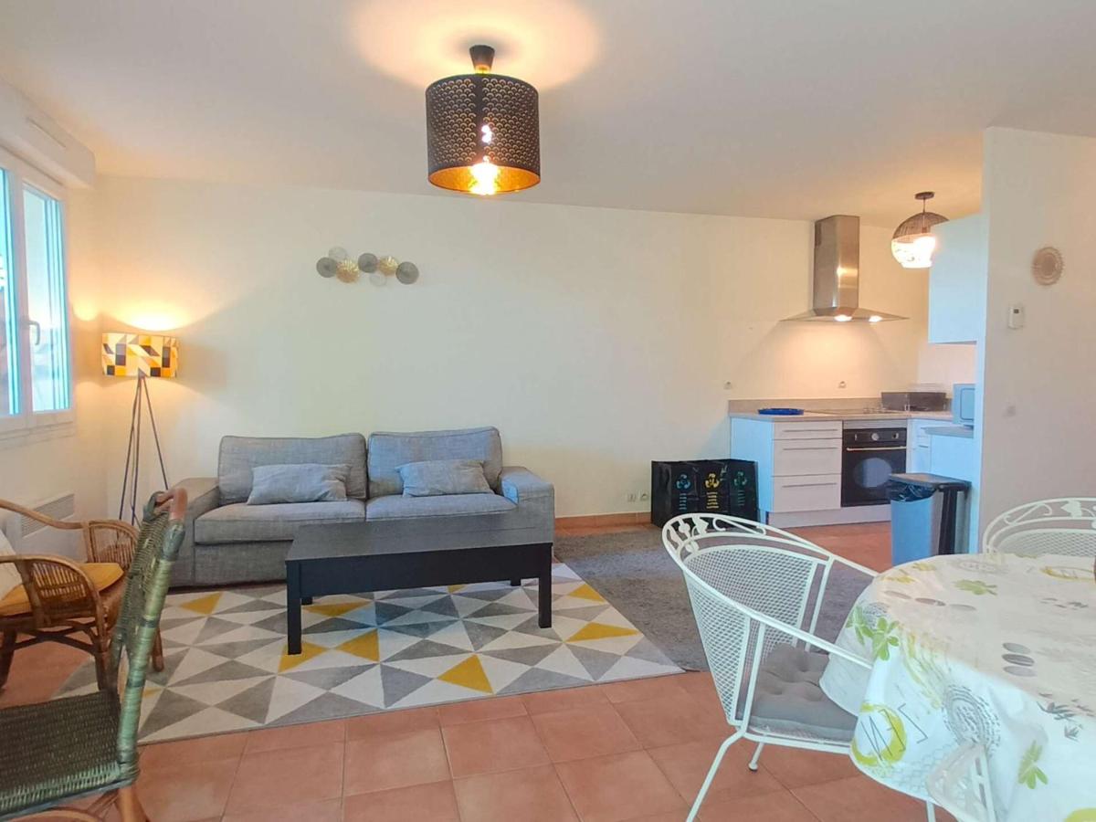 Bel appartement avec terrasse, garage, proche centre-ville, à La Croix Valmer - FR-1-226B-117 - Housity