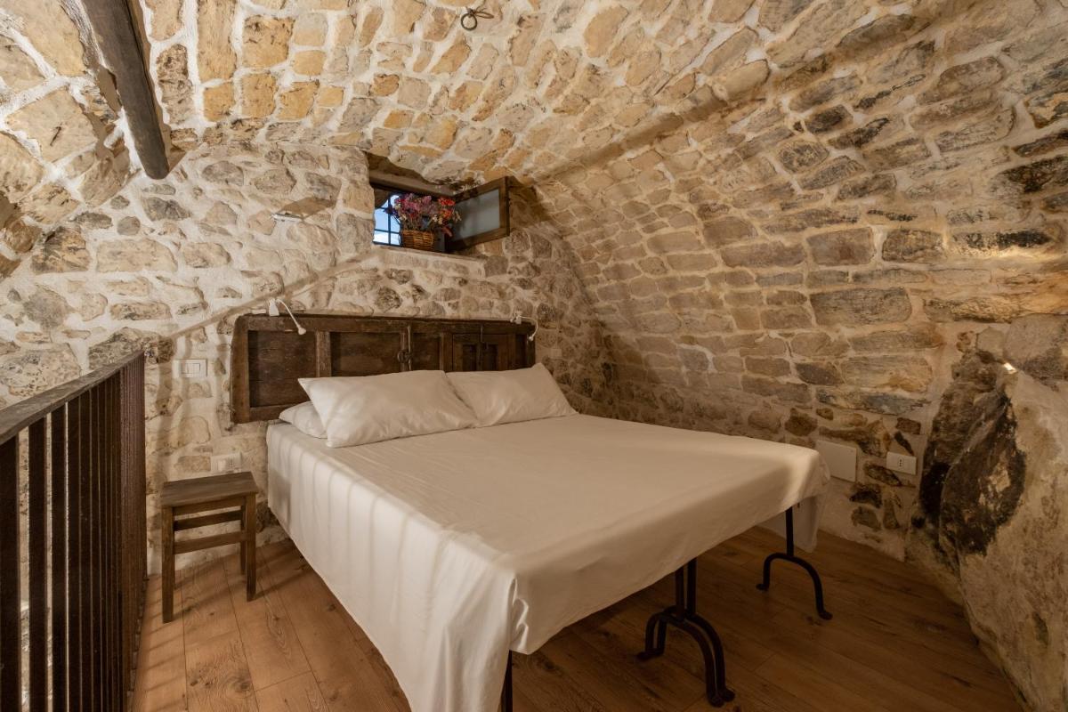 Case-grotte degli Avi, esperienza abitativa in grotta - Housity