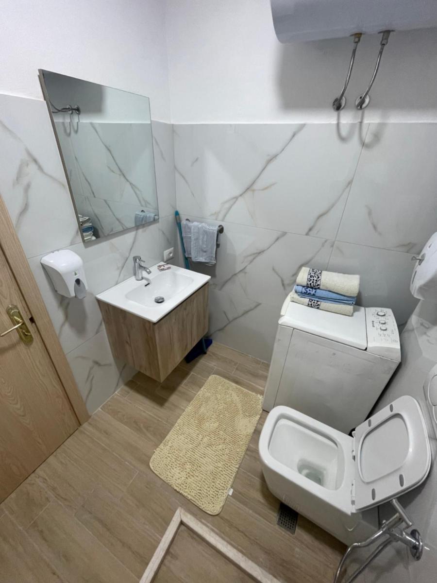 Cheap studios , 10 meters from beach - Housity