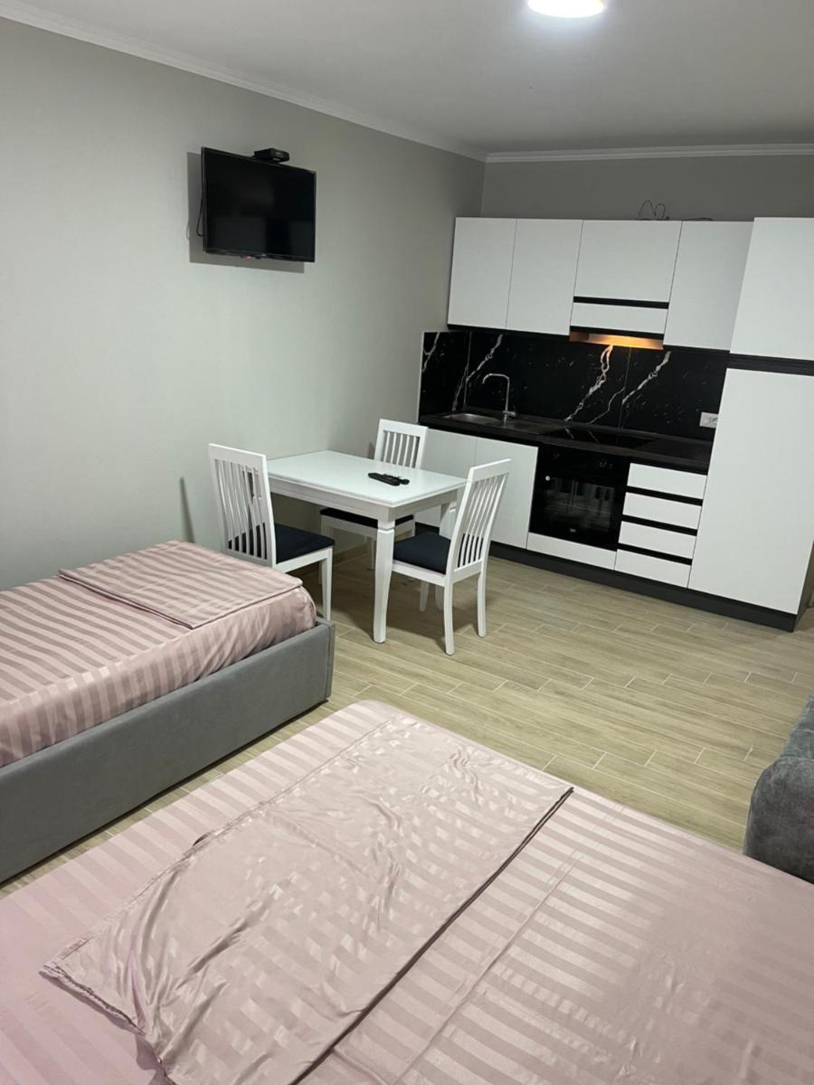 Cheap studios , 10 meters from beach - Housity